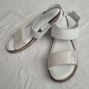 NWOT Vintage IZ Comfort European Vintage White Sandals SIZE 10